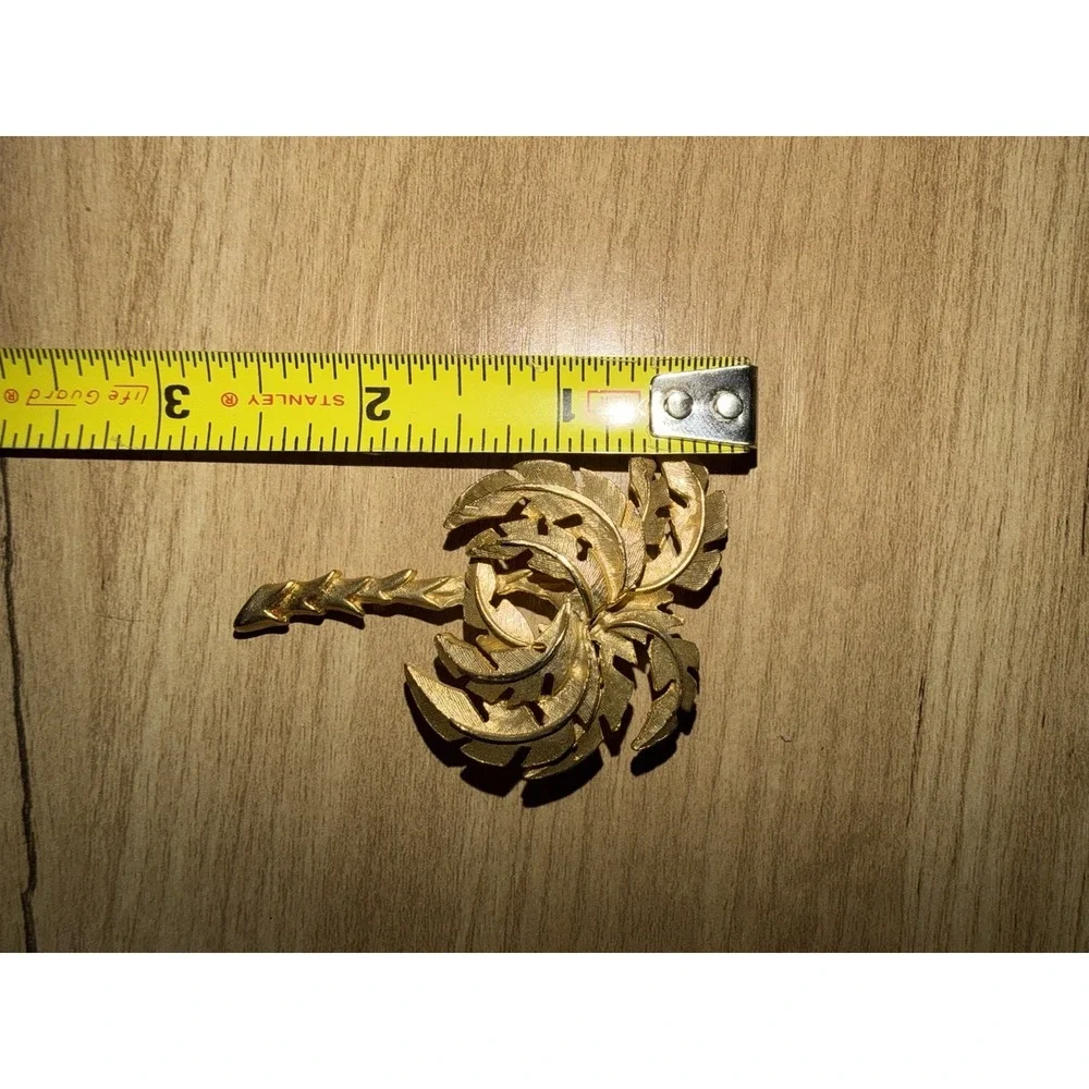 VINTAGE ESTATE GOLD TONE TROPICAL PALM TREE BROOCH PIN
